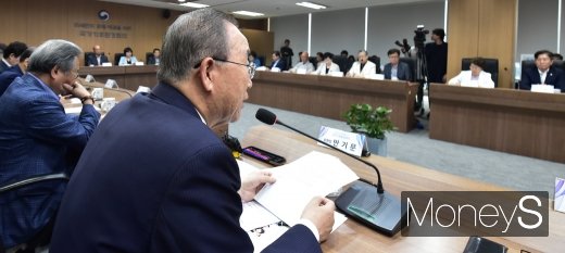 [머니S포토] 제3차 국가기후환경회의 주재하는 반기문 위원장