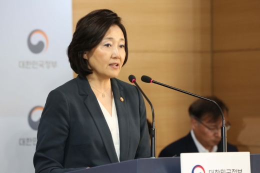 박영선 중소벤처기업부 장관이 23일 서울 종로구 정부서울청사 본관 브리핑실에서 규제자유특구 지정 관련 브리핑을 하고 있다. / 사진=중기부