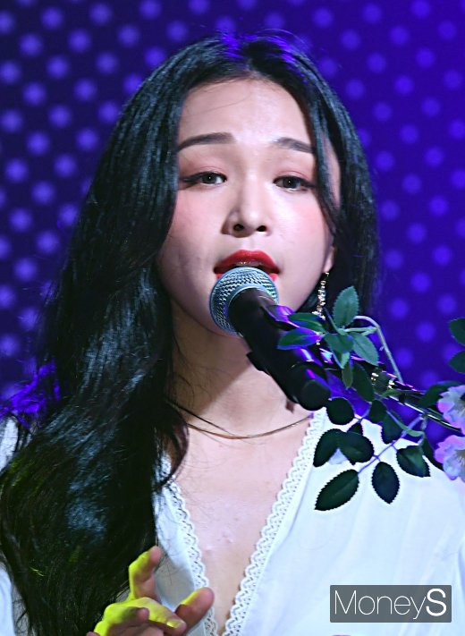 [머니S포토] 목소리로 무대를 압도하는 신유미