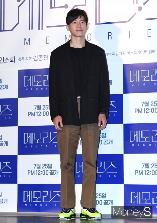 [머니S포토] 김무열, 따라하고 싶은 남친룩