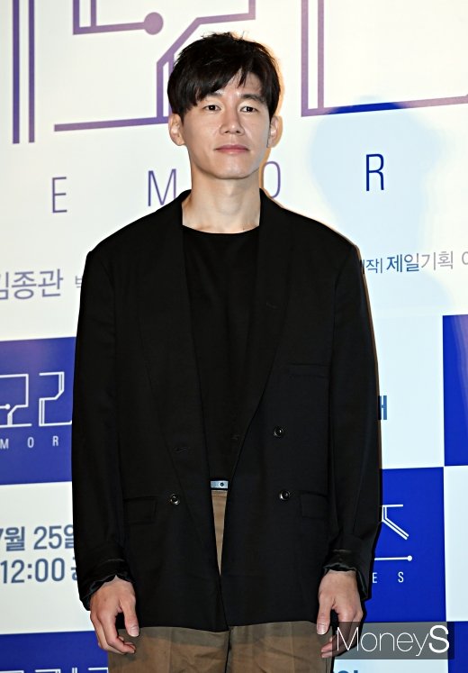 [머니S포토] '메모리즈' 김무열,  윤승아가 반한 비주얼