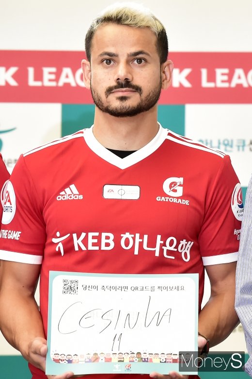 [머니S포토] 세징야, 시선붙잡는 심플 사인