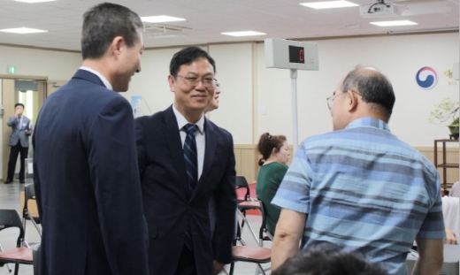 지난 23일 해운대세무서를 방문한 이동신 부산국세청장(왼쪽 2번째)./사진제공=부산국세청 