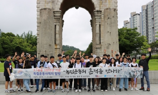 안성시가 3.1운동 및 대한민국임시정부 100주년을 맞아 구성한 독립운동 사적지 탐방단이 ‘사적지 탐방 대장정’에 들어갔다. / 사진제공=안성시 