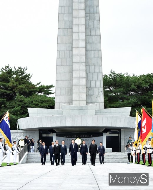 [머니S포토] 현충원 참배 마친 윤석열 검찰총장
