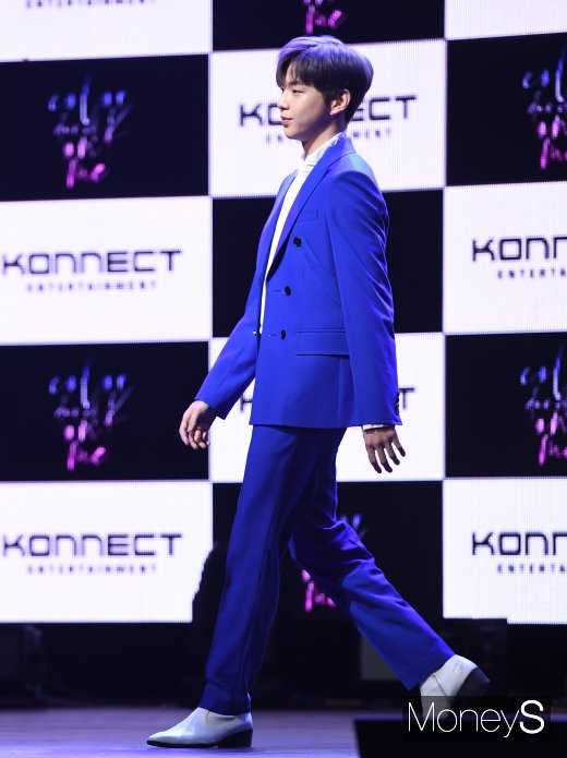 [머니S포토] 강다니엘, 홀로서기 첫 걸음