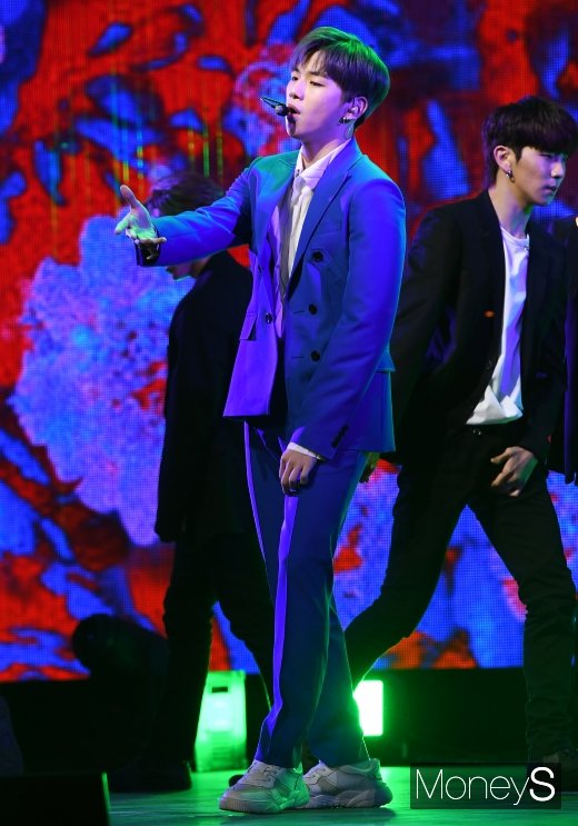 [머니S포토] 강다니엘, 여심 잡아당기는 음색