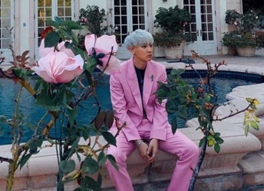 찬열, 핑크 슈트룩 '비현실적인 비주얼'