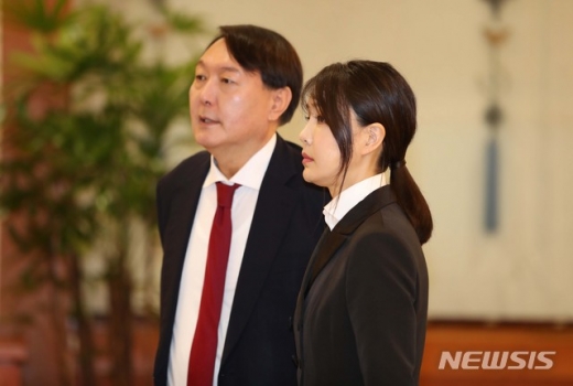 윤석열 신임 검찰총장과 부인 김건희씨. /사진=뉴시스