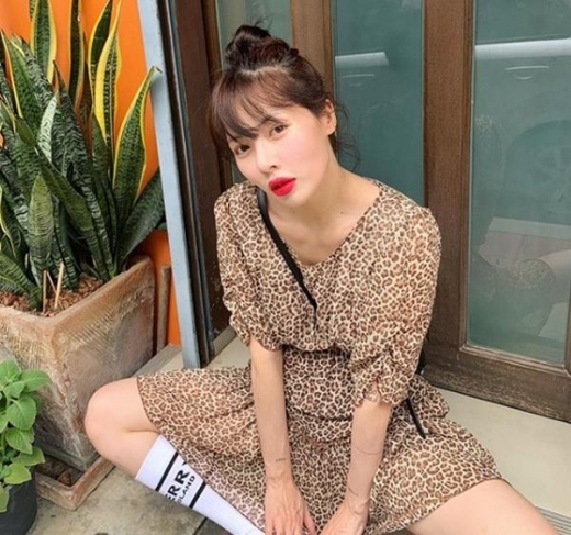 현아, 강렬한 레오파드 원피스룩