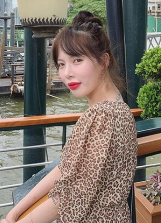 현아, 강렬한 레오파드 원피스룩