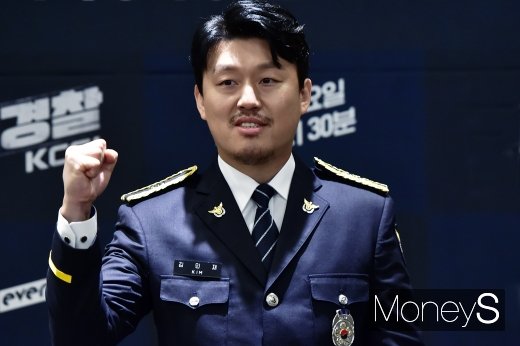 [머니S포토] 김민재, 수염하나에 달라진 느낌