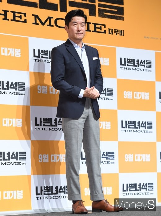 [머니S포토] 김상중, 깔끔하게 꾸민 스타일링