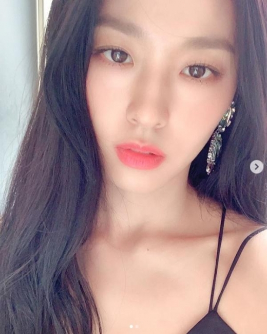 설현, 우아한 섹시미 넘치는 셀카