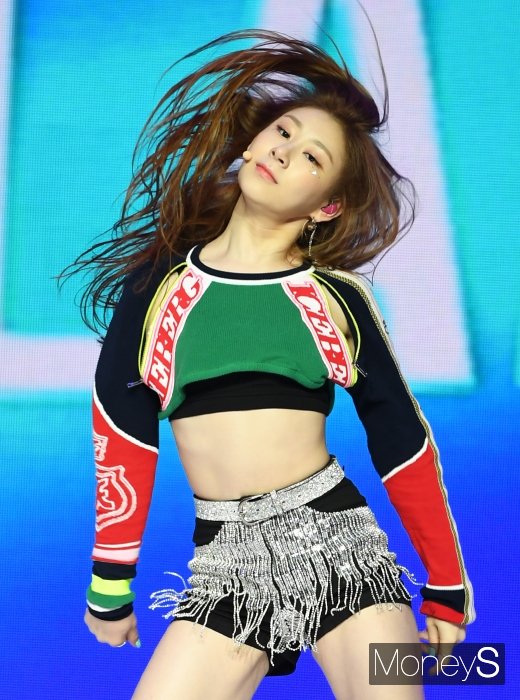 [머니S포토] ITZY(있지) 채령 '파워풀하게 휘날리는 머리카락'