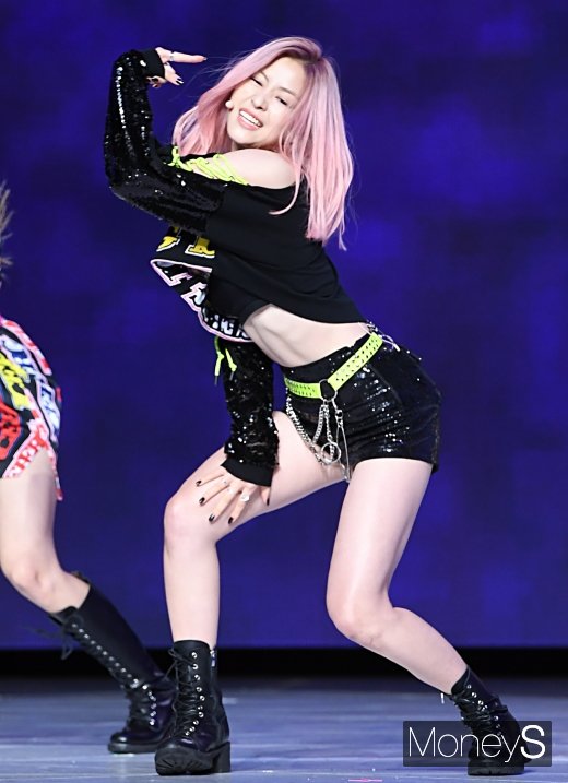[머니S포토] ITZY(있지) 류진 '핑크 헤어컬러 바꿨어요~'