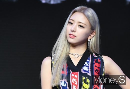 [머니S포토] ITZY(있지) 유나, 감탄사 절로 나오는 미모