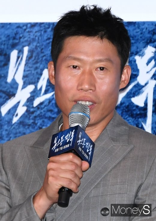 [머니S포토] 짧은 헤어로 변신한 유해진