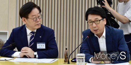 [머니S포토] 이재명 지사, 미군공여지에 대한 파주시 입장 경청