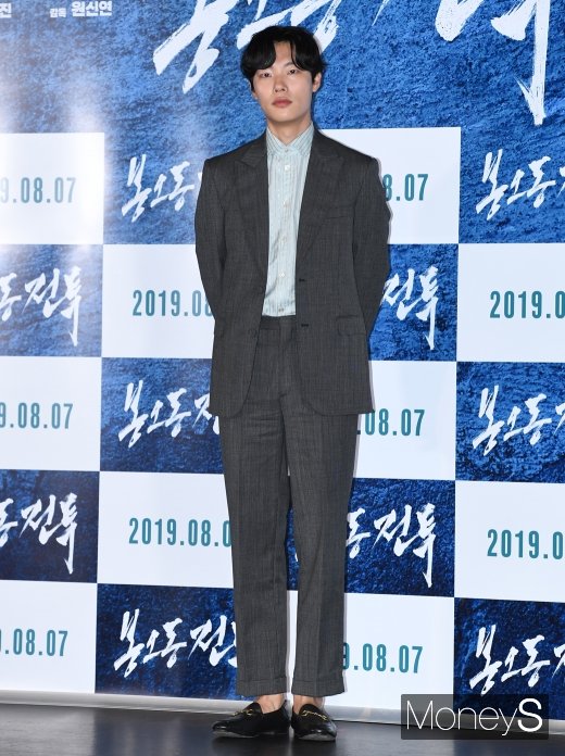 [머니S포토] 류준열, 딱 떨어지는 슈트핏