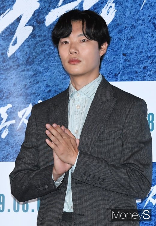 [머니S포토] '봉오동 전투' 류준열, 묘하게 끌리는 얼굴