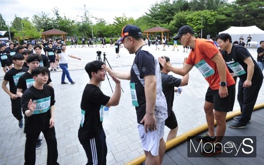 [머니S포토] '아이스버킷 챌린지 런 출발'