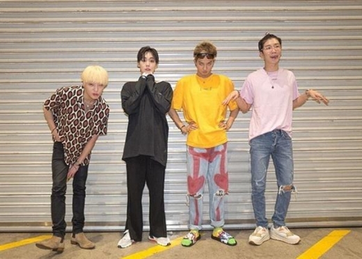 강승윤, 위너 단체사진 공개… 