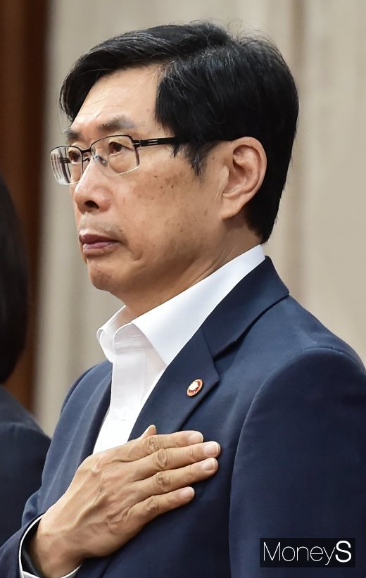 [머니S포토] 국무회의 참석한 박상기 법무장관