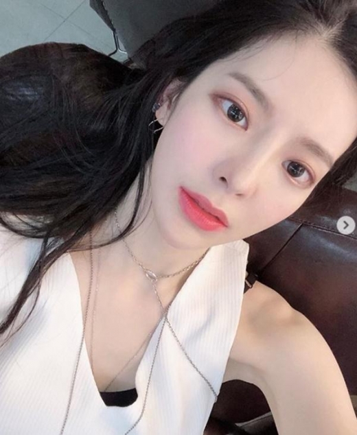 장재인, 반사판 필요없는 '자체발광 미모'