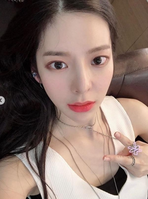 장재인, 반사판 필요없는 '자체발광 미모'