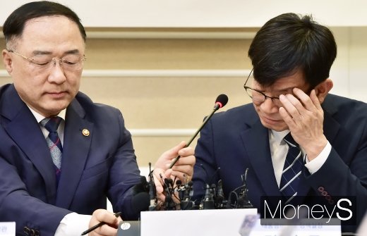 [머니S포토] 홍남기-김상조, 일본 수출규제 대책 정부 측 입장은?