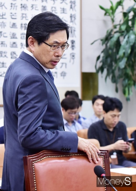[머니S포토] 법사위 회의 참석한 박상기 장관