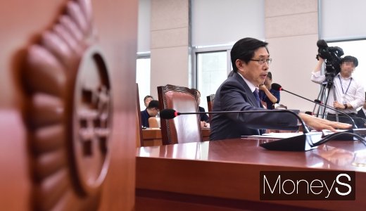 [머니S포토] 질의에 답하는 박상기 법무 장관