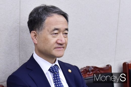 [머니S포토] 법사위 회의 경청하는 박능후 장관