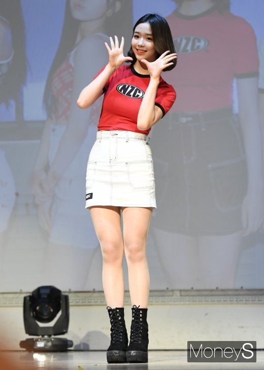 [머니S포토] 버스터즈 채연, 돋보이는 센터 비주얼
