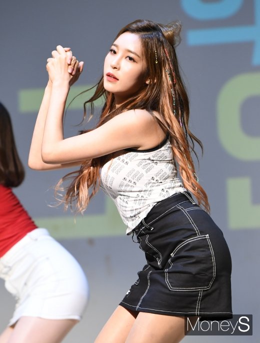 [머니S포토] 버스터즈 형서 '완성형 미모'