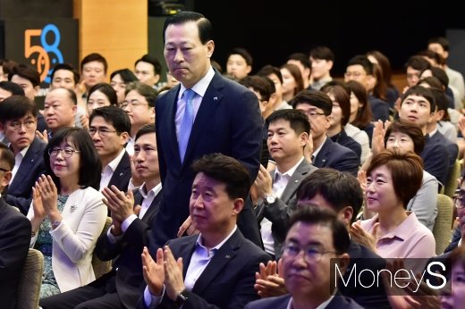 [머니S포토] IBK기업은행 58주년 창립기념식 참석한 김도진 행장
