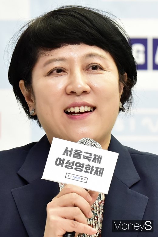 [머니S포토] 영화제 작품 소개하는 박광수 집행위원장