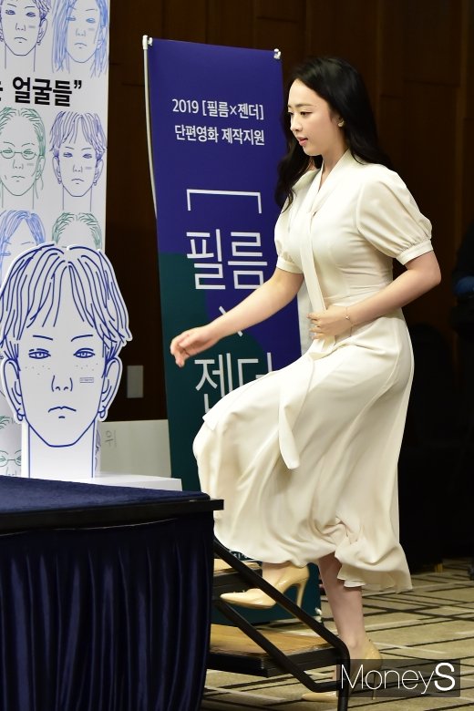 [머니S포토] 눈부신 페미니스타 김민정, 시선집중 미모