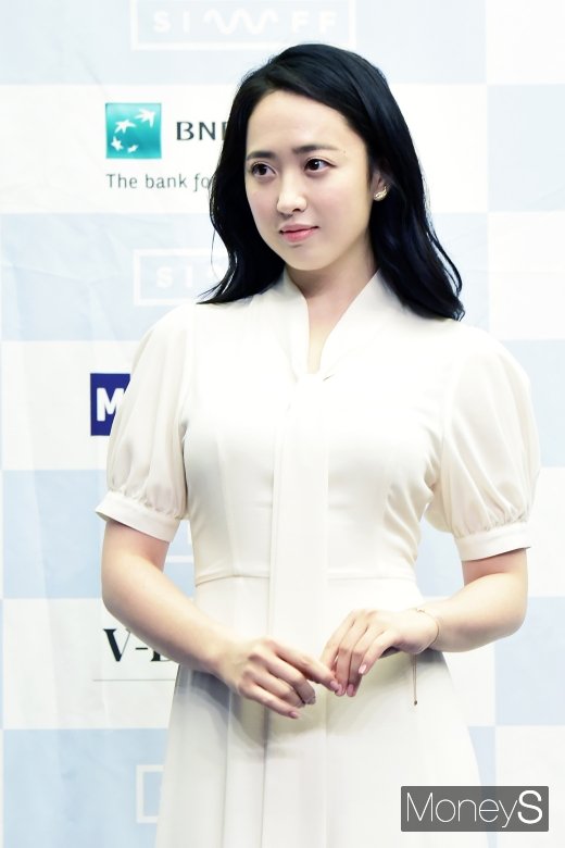 [머니S포토] 페미니스타 김민정, '차원이 다른 우아함'