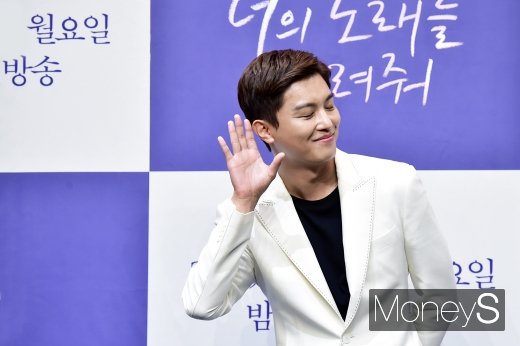 [머니S포토] 연우진, '잠못이루는 밤, 너의 노래를 들려줘'