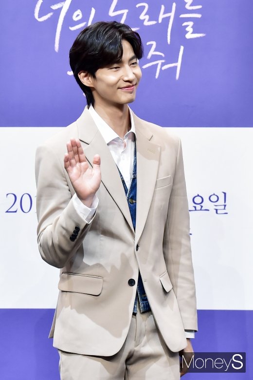 [머니S포토] 너노들 송재림, '스윗한 인사'
