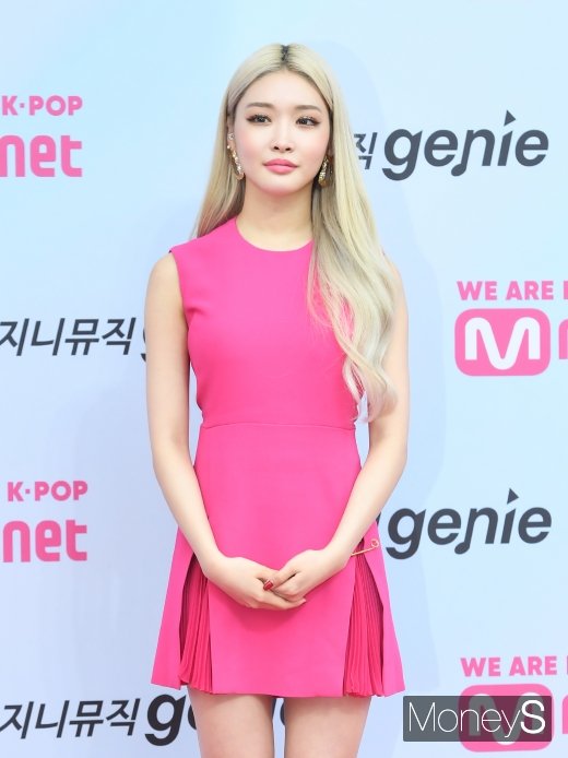 [머니S포토] 청하, 러블리한 핑크빛 원피스 패션