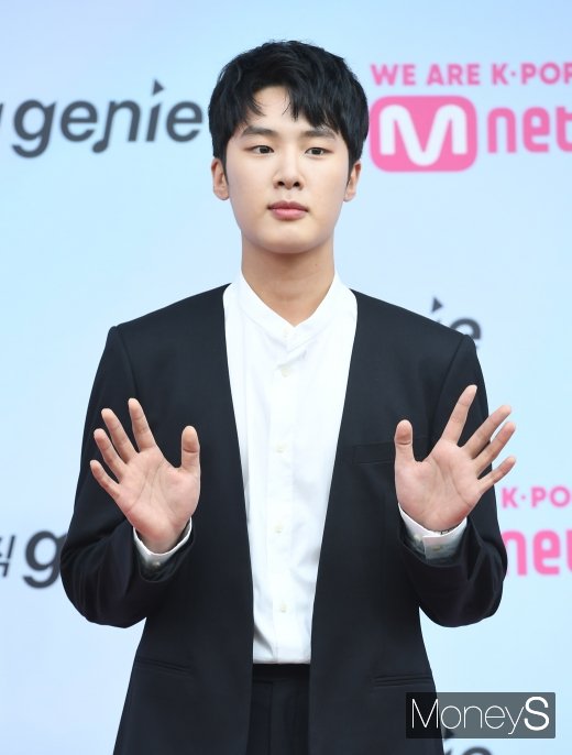 [머니S포토] 김동희, 훈훈한 외모