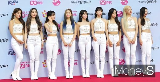[머니S포토] 우주소녀 '섹시 복근 노출'(2019 MGMA)