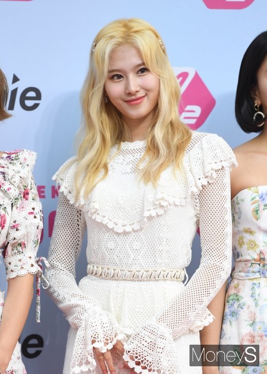 [머니S포토] 트와이스 사나 '여신 미소 발사'(2019 MGMA)