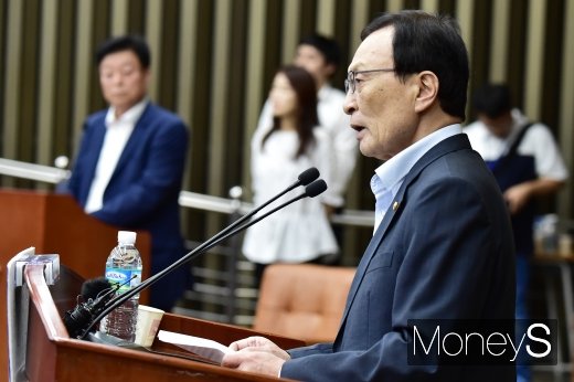 [머니S포토] 의원총회 모두발언하는 이해찬 대표