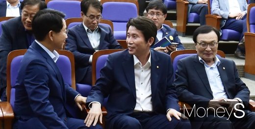 [머니S포토] 본회의 지연 가운데 '더불어민주당 의원총회 '개회