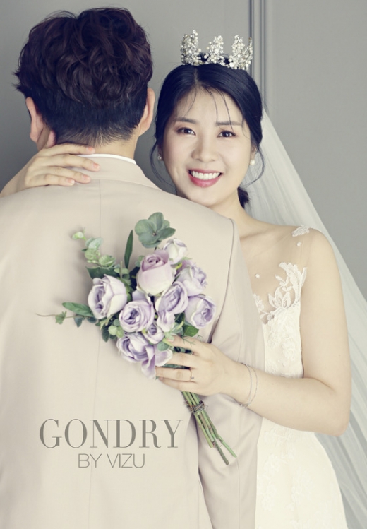 강유미, 웨딩화보 공개… 우아한 자태 '눈길'