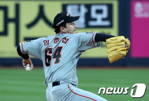 지난달 31일 오후 경기 수원시 장안구 KT 위즈 파크에서 열린 프로야구 2019 KBO리그 KT 위즈와 한화 이글스의 경기에서 한화 선발투수로 나선 임준섭이 역투하고 있다. /사진=뉴스1